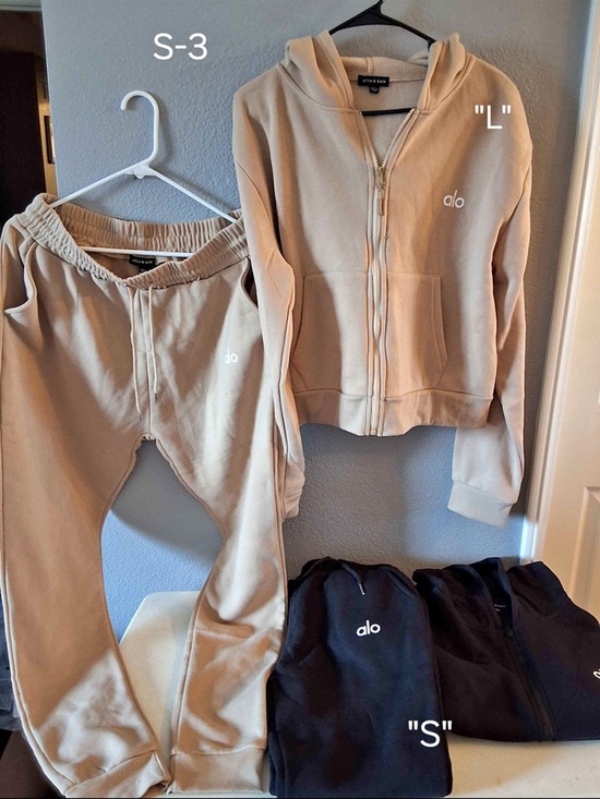 ALO Yoga Other - ALO Yoga Beige Hoodie and Sweatpants Set